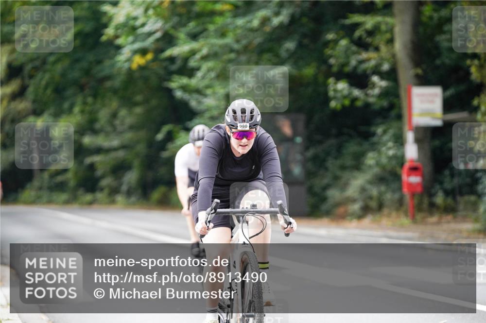 14.09.2025 - Stadtparktriathlon Michael Burmester http://msf.ph/oto/8913490 14.09.2025 11:59:54 Radfahren 980, 1057, 1115, 1202 meine-sportfotos.de