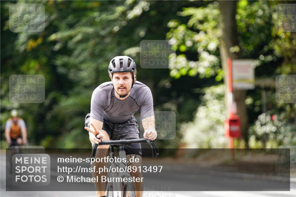 14.09.2025 - Stadtparktriathlon Michael Burmester http://msf.ph/oto/8913497 14.09.2025 12:00:19 Radfahren 1048, 1100, 1184 meine-sportfotos.de