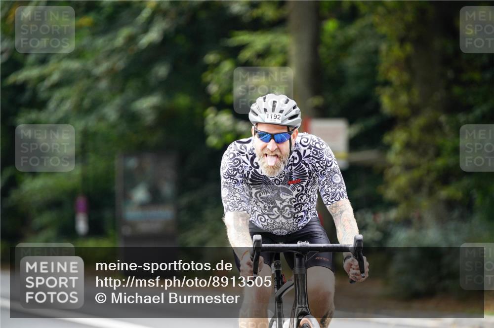 14.09.2025 - Stadtparktriathlon Michael Burmester http://msf.ph/oto/8913505 14.09.2025 12:00:33 Radfahren 1033, 1036, 1047, 1069, 1192 meine-sportfotos.de
