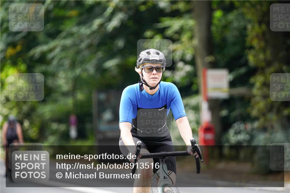 14.09.2025 - Stadtparktriathlon Michael Burmester http://msf.ph/oto/8913516 14.09.2025 12:00:49 Radfahren 962, 974, 994, 1011, 1063, 1064 meine-sportfotos.de