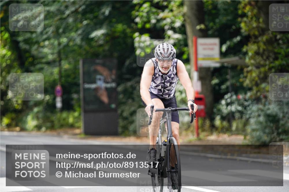 14.09.2025 - Stadtparktriathlon Michael Burmester http://msf.ph/oto/8913517 14.09.2025 12:00:52 Radfahren 962, 994, 1011, 1064, 1210 meine-sportfotos.de