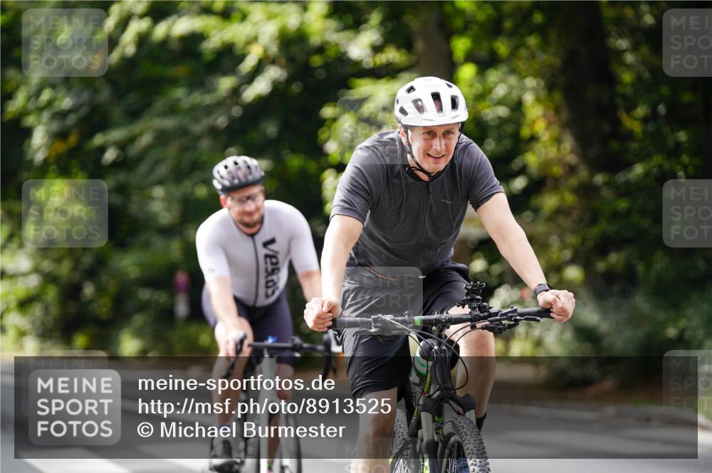 14.09.2025 - Stadtparktriathlon Michael Burmester http://msf.ph/oto/8913525 14.09.2025 12:01:02 Radfahren 1031, 1039, 1062, 1176, 1188, 1210, 1220 meine-sportfotos.de