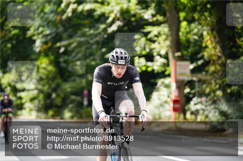 14.09.2025 - Stadtparktriathlon Michael Burmester http://msf.ph/oto/8913528 14.09.2025 12:01:04 Radfahren 1031, 1039, 1062, 1176, 1188, 1209, 1210, 1220 meine-sportfotos.de