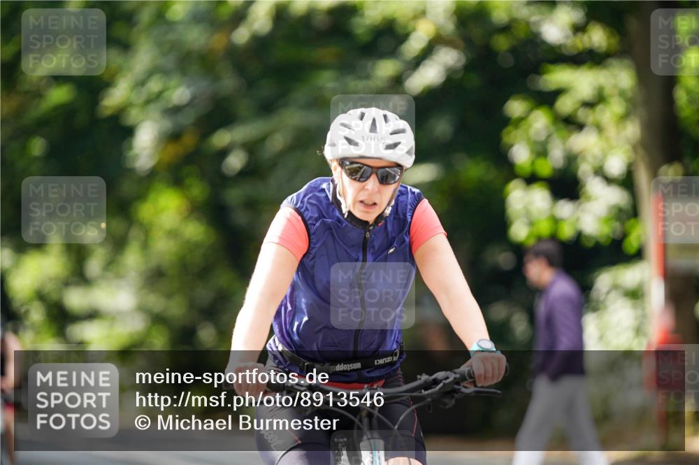 14.09.2025 - Stadtparktriathlon Michael Burmester http://msf.ph/oto/8913546 14.09.2025 12:01:21 Radfahren 1005, 1046, 1058, 1060, 1086, 1185 meine-sportfotos.de