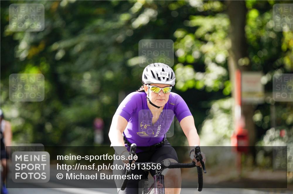 14.09.2025 - Stadtparktriathlon Michael Burmester http://msf.ph/oto/8913556 14.09.2025 12:01:30 Radfahren 948, 1046, 1126, 1157 meine-sportfotos.de