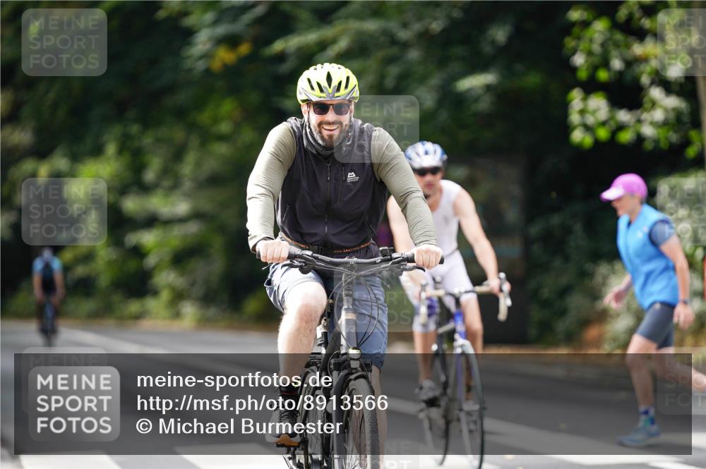 14.09.2025 - Stadtparktriathlon Michael Burmester http://msf.ph/oto/8913566 14.09.2025 12:01:42 Radfahren 1085, 1087, 1117, 1157, 1158, 1167 meine-sportfotos.de