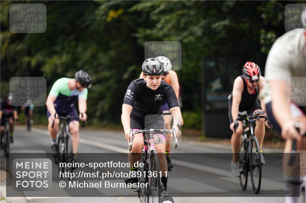 14.09.2025 - Stadtparktriathlon Michael Burmester http://msf.ph/oto/8913611 14.09.2025 12:02:37 Radfahren 931, 1065, 1073, 1076, 1095, 1110, 1113, 1116 meine-sportfotos.de