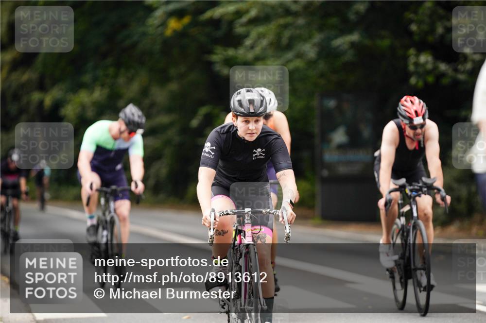 14.09.2025 - Stadtparktriathlon Michael Burmester http://msf.ph/oto/8913612 14.09.2025 12:02:37 Radfahren 931, 1065, 1073, 1076, 1095, 1110, 1113, 1116 meine-sportfotos.de