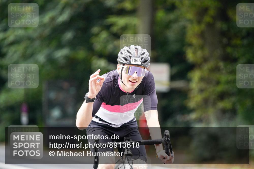 14.09.2025 - Stadtparktriathlon Michael Burmester http://msf.ph/oto/8913618 14.09.2025 12:02:41 Radfahren 931, 1065, 1073, 1076, 1095, 1110, 1113, 1116, 1163 meine-sportfotos.de
