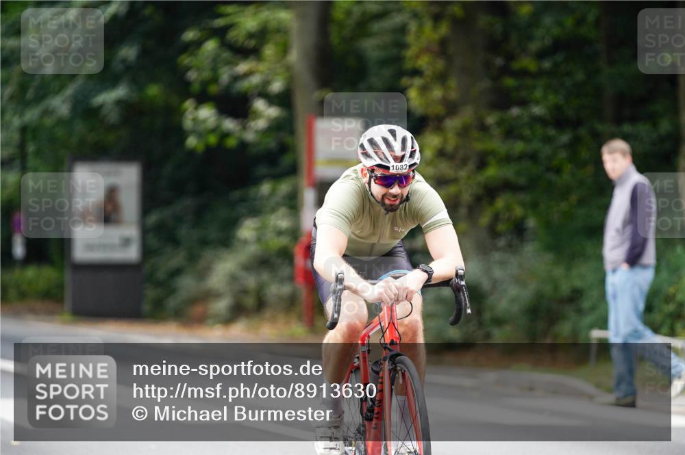14.09.2025 - Stadtparktriathlon Michael Burmester http://msf.ph/oto/8913630 14.09.2025 12:02:56 Radfahren 1049, 1055, 1082, 1173 meine-sportfotos.de
