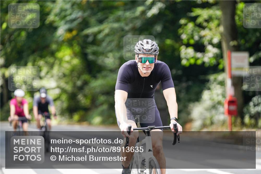 14.09.2025 - Stadtparktriathlon Michael Burmester http://msf.ph/oto/8913635 14.09.2025 12:03:09 Radfahren 946, 1108, 1119 meine-sportfotos.de