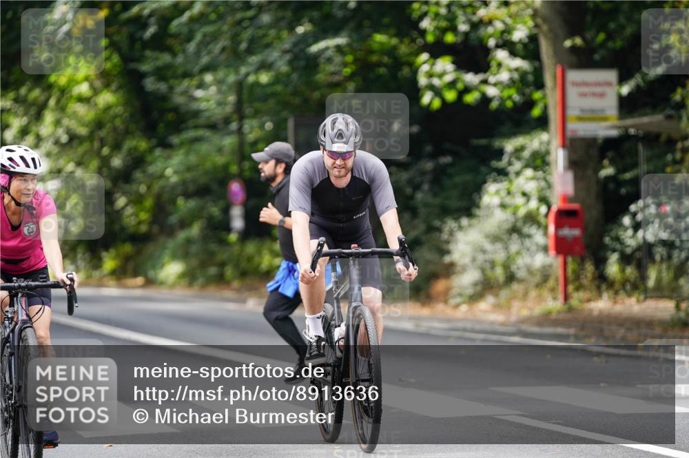 14.09.2025 - Stadtparktriathlon Michael Burmester http://msf.ph/oto/8913636 14.09.2025 12:03:11 Radfahren 946, 1108, 1119 meine-sportfotos.de