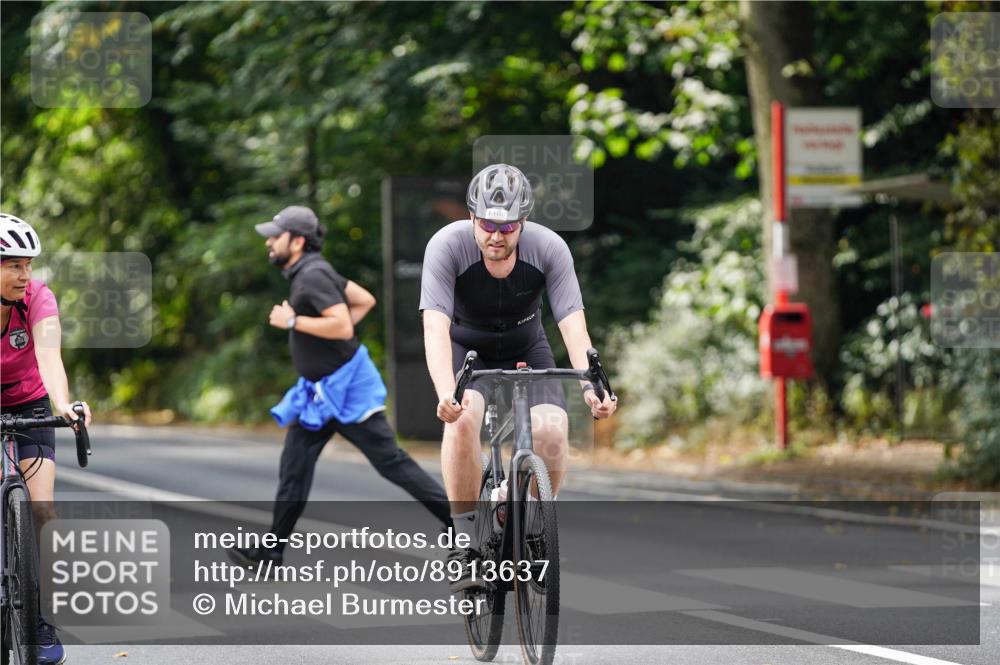 14.09.2025 - Stadtparktriathlon Michael Burmester http://msf.ph/oto/8913637 14.09.2025 12:03:11 Radfahren 946, 1108, 1119 meine-sportfotos.de