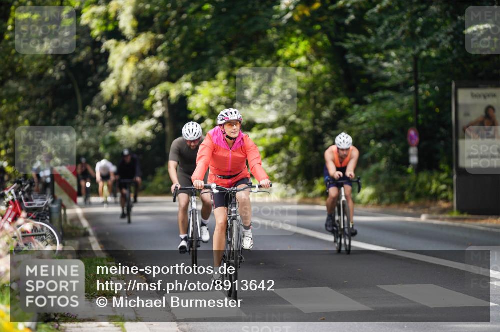 14.09.2025 - Stadtparktriathlon Michael Burmester http://msf.ph/oto/8913642 14.09.2025 12:03:28 Radfahren 997, 1056, 1077, 1091 meine-sportfotos.de