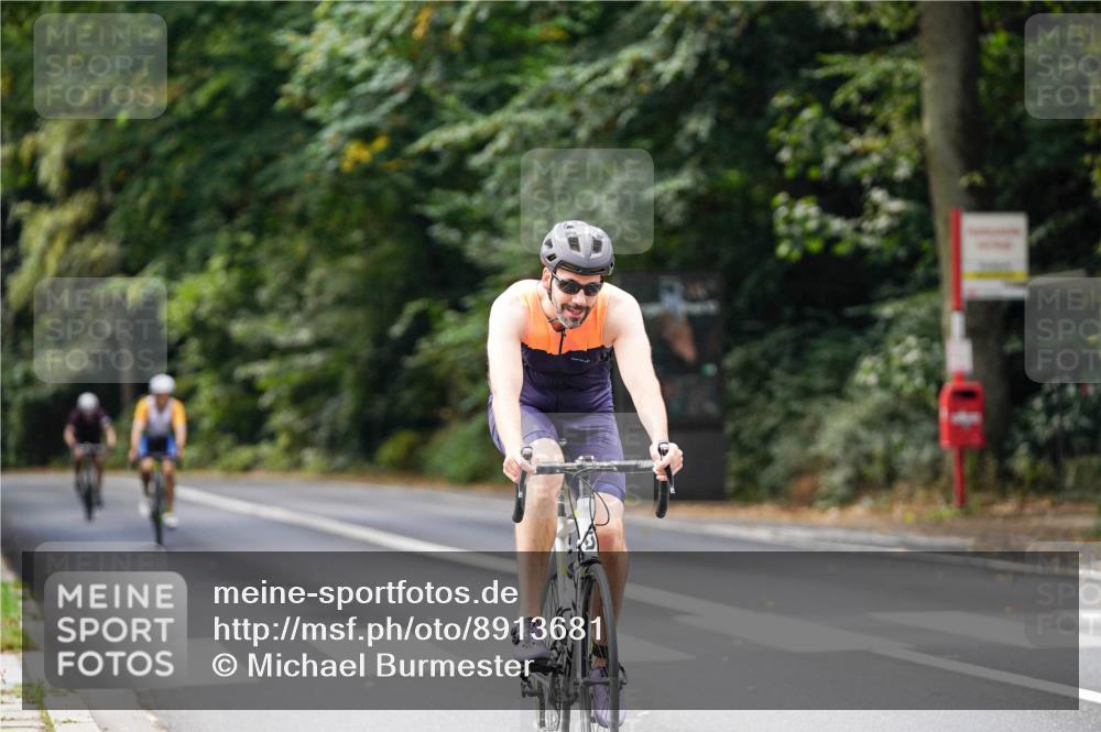 14.09.2025 - Stadtparktriathlon Michael Burmester http://msf.ph/oto/8913681 14.09.2025 12:04:11 Radfahren 1026, 1071, 1197, 1217 meine-sportfotos.de