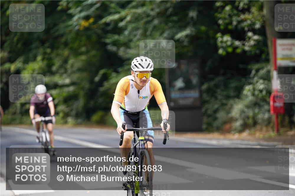 14.09.2025 - Stadtparktriathlon Michael Burmester http://msf.ph/oto/8913683 14.09.2025 12:04:15 Radfahren 1071, 1197, 1217 meine-sportfotos.de