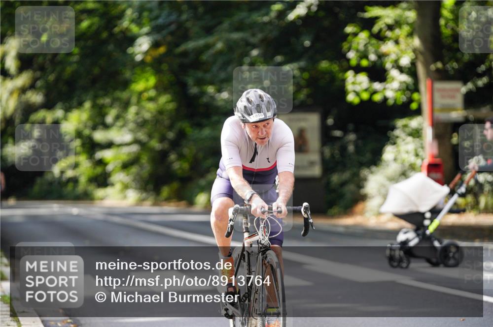 14.09.2025 - Stadtparktriathlon Michael Burmester http://msf.ph/oto/8913764 14.09.2025 12:06:15 Radfahren 1059, 1137, 1180 meine-sportfotos.de