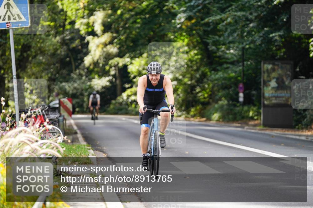 14.09.2025 - Stadtparktriathlon Michael Burmester http://msf.ph/oto/8913765 14.09.2025 12:06:22 Radfahren 1121, 1122 meine-sportfotos.de
