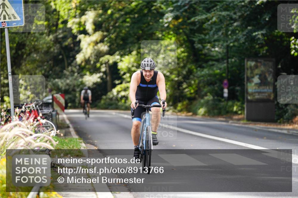 14.09.2025 - Stadtparktriathlon Michael Burmester http://msf.ph/oto/8913766 14.09.2025 12:06:23 Radfahren 1121, 1122 meine-sportfotos.de
