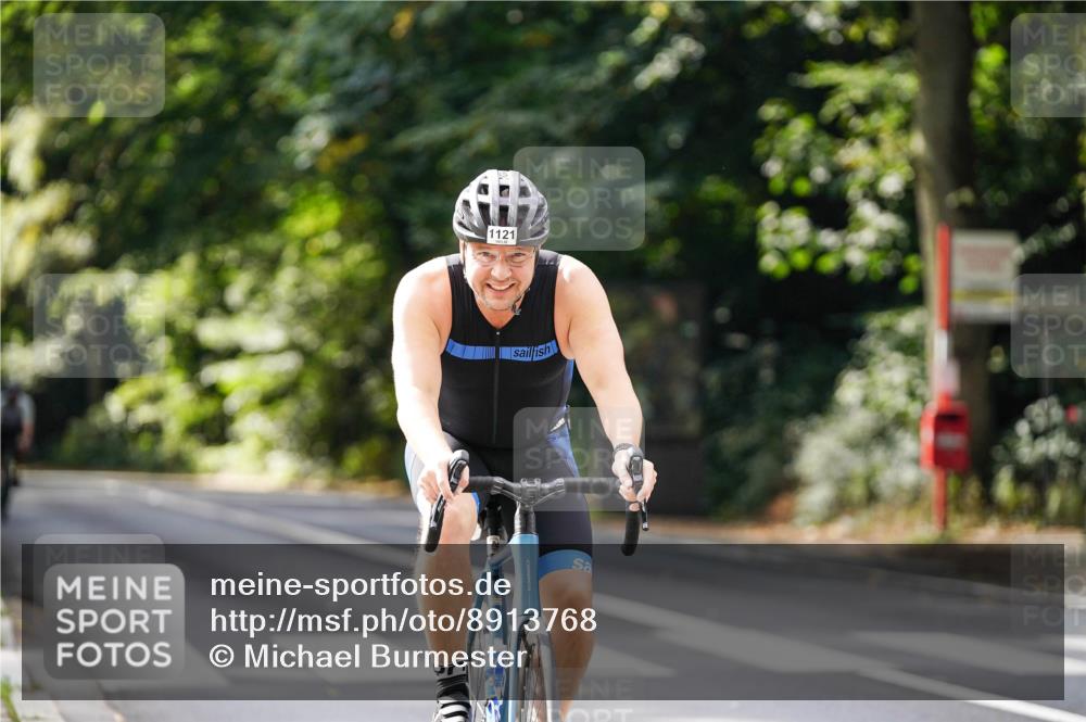 14.09.2025 - Stadtparktriathlon Michael Burmester http://msf.ph/oto/8913768 14.09.2025 12:06:24 Radfahren 1121, 1122 meine-sportfotos.de