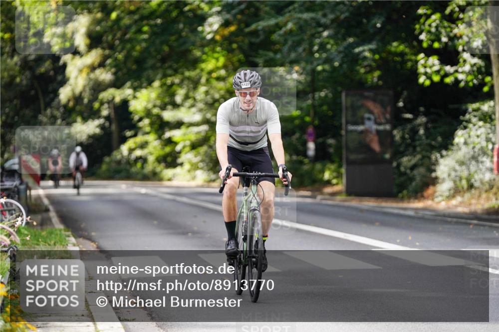 14.09.2025 - Stadtparktriathlon Michael Burmester http://msf.ph/oto/8913770 14.09.2025 12:06:29 Radfahren 1121, 1122 meine-sportfotos.de
