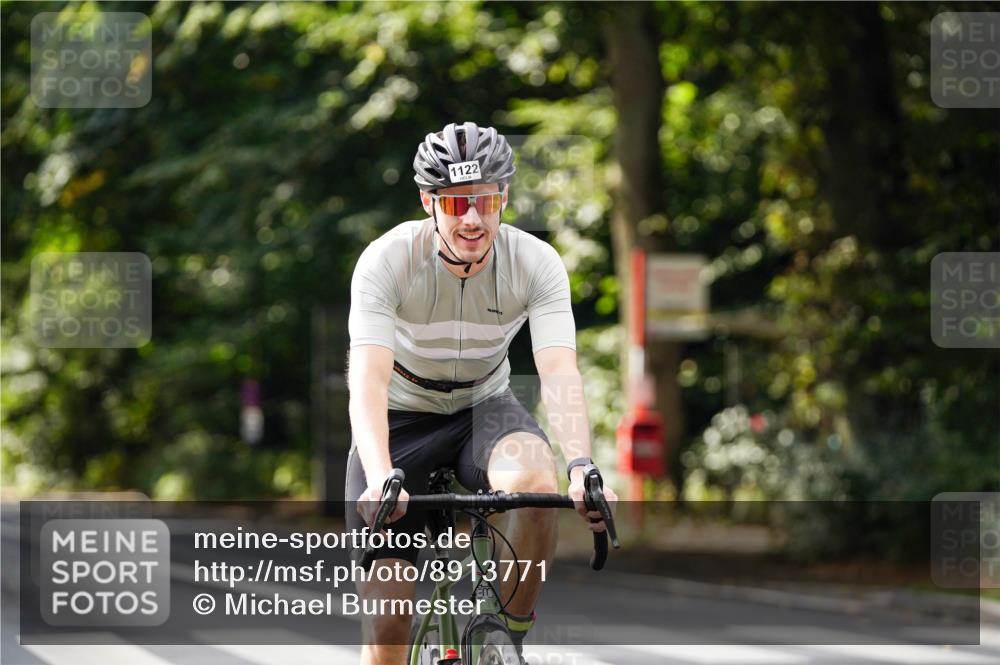 14.09.2025 - Stadtparktriathlon Michael Burmester http://msf.ph/oto/8913771 14.09.2025 12:06:30 Radfahren 1121, 1122 meine-sportfotos.de