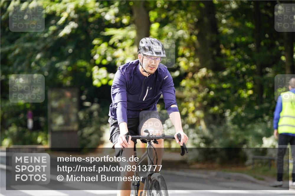 14.09.2025 - Stadtparktriathlon Michael Burmester http://msf.ph/oto/8913777 14.09.2025 12:06:51 Radfahren 1029 meine-sportfotos.de