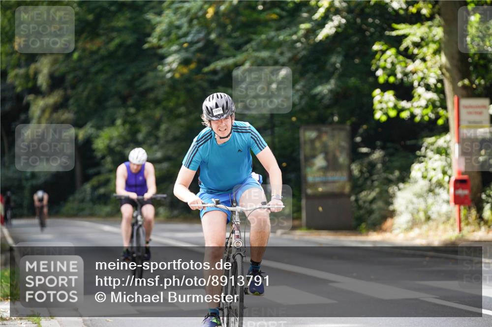 14.09.2025 - Stadtparktriathlon Michael Burmester http://msf.ph/oto/8913791 14.09.2025 12:07:16 Radfahren 1098, 1107, 1153, 1156, 1193 meine-sportfotos.de