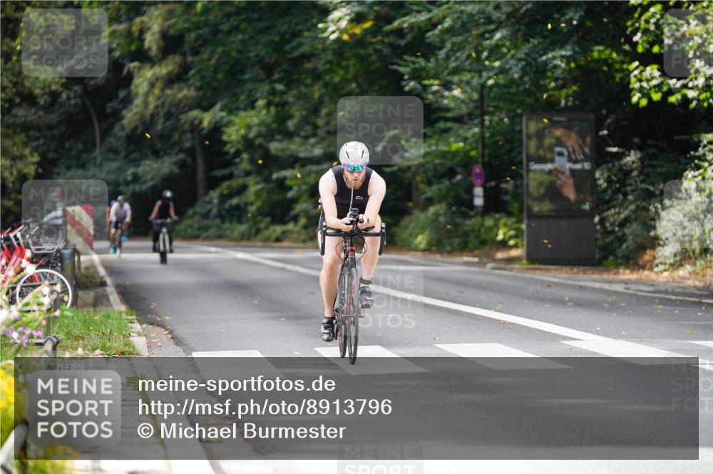 14.09.2025 - Stadtparktriathlon Michael Burmester http://msf.ph/oto/8913796 14.09.2025 12:07:23 Radfahren 1098, 1107, 1193 meine-sportfotos.de