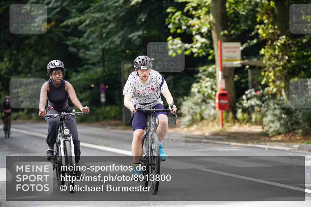14.09.2025 - Stadtparktriathlon Michael Burmester http://msf.ph/oto/8913800 14.09.2025 12:07:32 Radfahren 924, 1068, 1115, 1184, 1188, 1208 meine-sportfotos.de