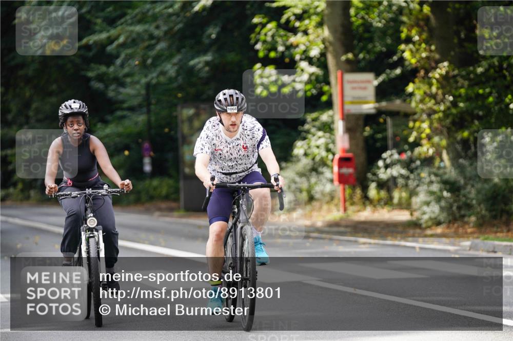 14.09.2025 - Stadtparktriathlon Michael Burmester http://msf.ph/oto/8913801 14.09.2025 12:07:32 Radfahren 924, 1068, 1115, 1184, 1188, 1208 meine-sportfotos.de
