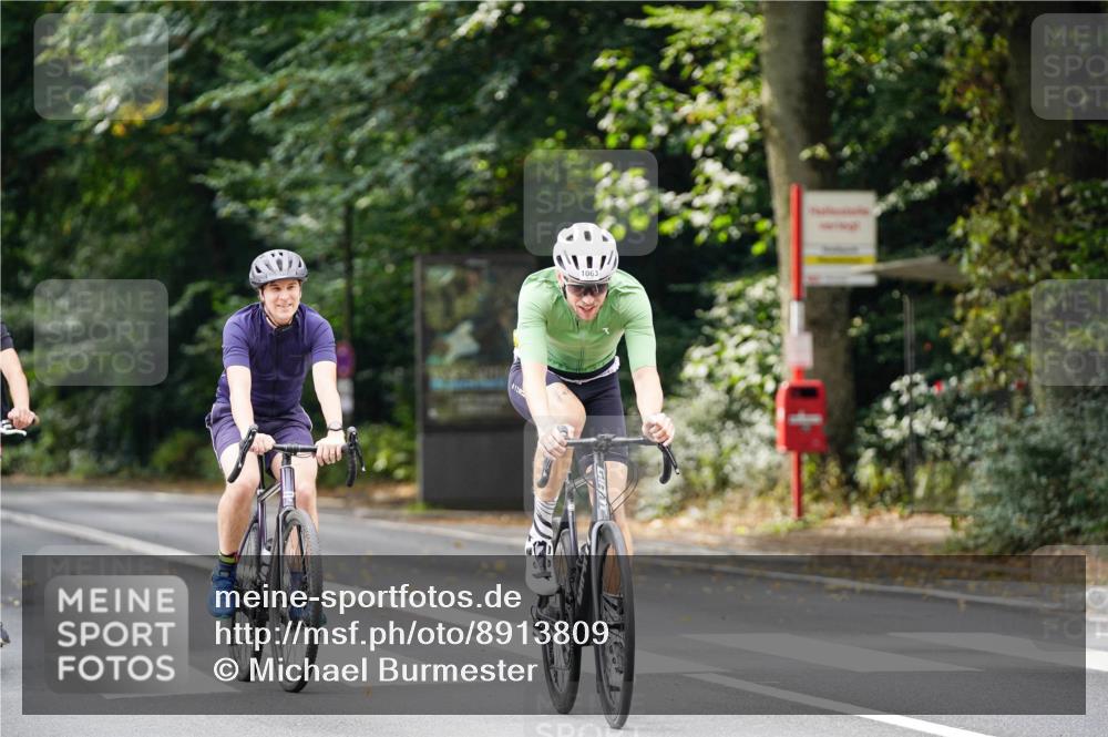 14.09.2025 - Stadtparktriathlon Michael Burmester http://msf.ph/oto/8913809 14.09.2025 12:07:43 Radfahren 1033, 1048, 1063, 1115, 1150, 1184, 1187, 1208 meine-sportfotos.de