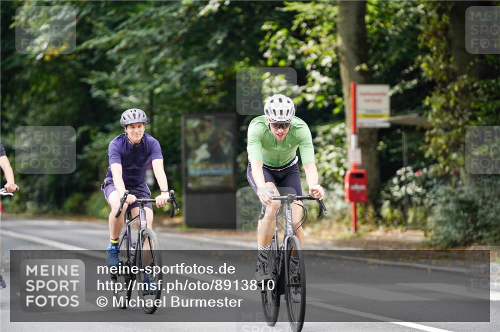 14.09.2025 - Stadtparktriathlon Michael Burmester http://msf.ph/oto/8913810 14.09.2025 12:07:43 Radfahren 1033, 1048, 1063, 1115, 1150, 1184, 1187, 1208 meine-sportfotos.de