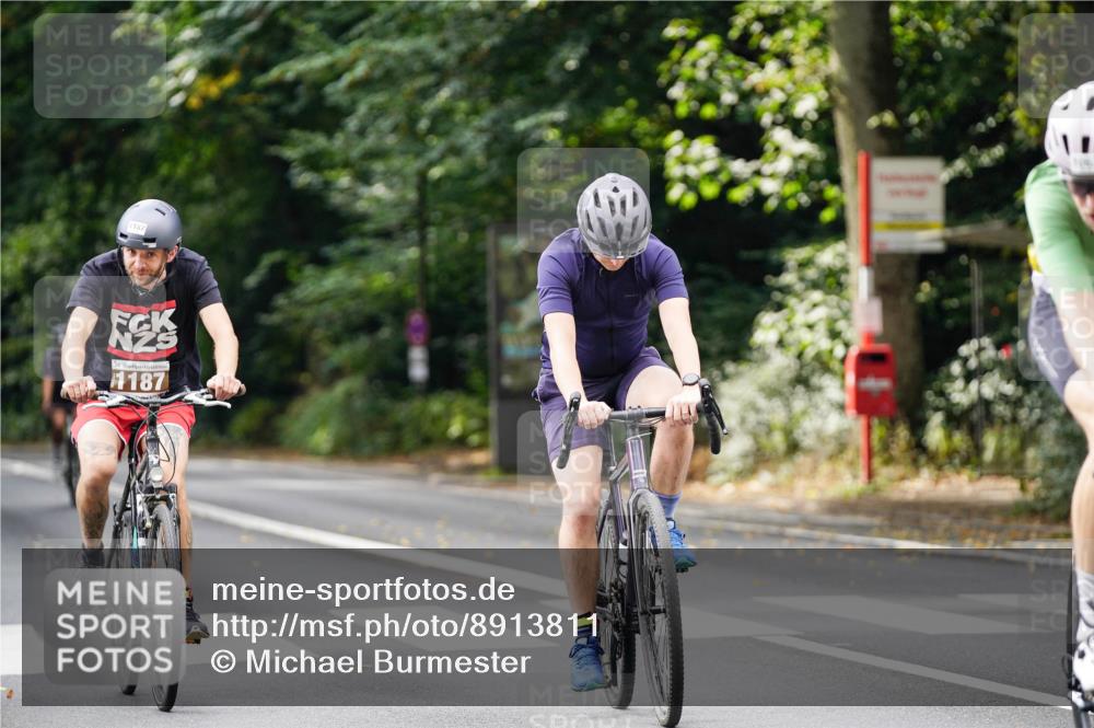 14.09.2025 - Stadtparktriathlon Michael Burmester http://msf.ph/oto/8913811 14.09.2025 12:07:44 Radfahren 1033, 1048, 1063, 1115, 1150, 1187 meine-sportfotos.de