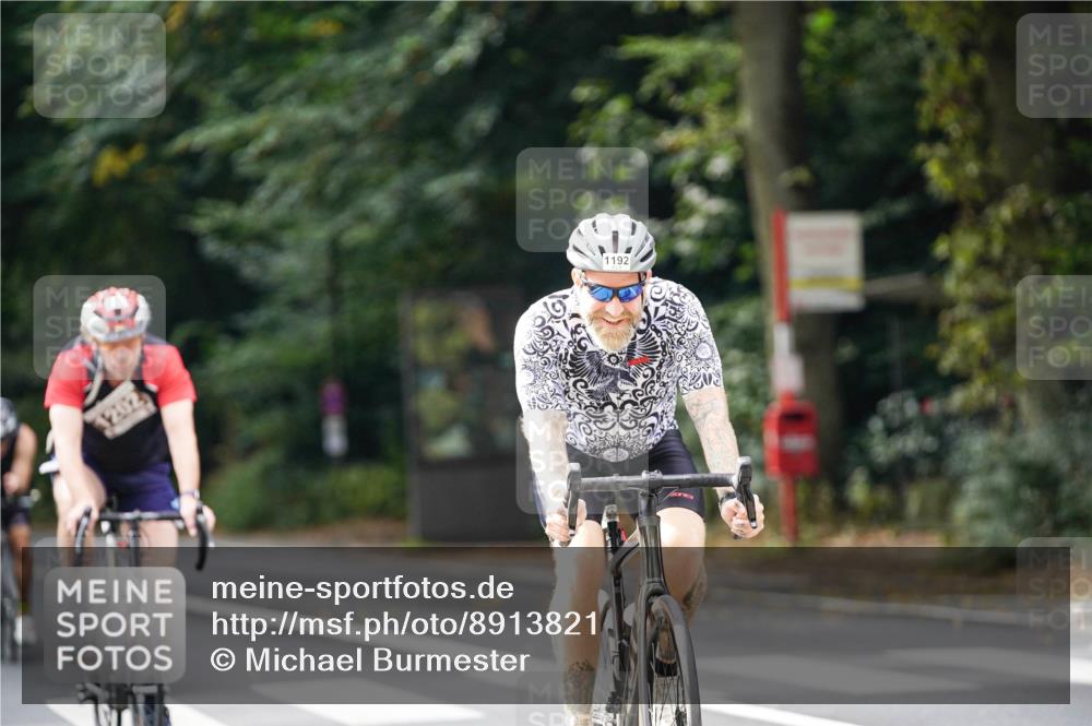 14.09.2025 - Stadtparktriathlon Michael Burmester http://msf.ph/oto/8913821 14.09.2025 12:07:54 Radfahren 1033, 1047, 1048, 1182, 1192, 1202, 1209 meine-sportfotos.de