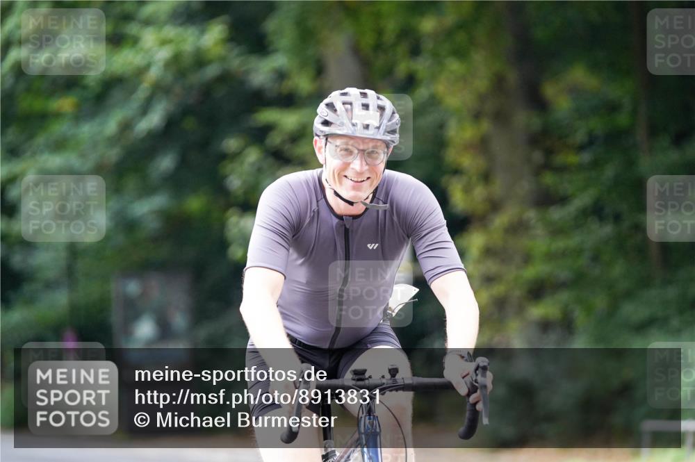 14.09.2025 - Stadtparktriathlon Michael Burmester http://msf.ph/oto/8913831 14.09.2025 12:08:10 Radfahren 1031, 1057, 1062, 1099, 1168, 1200, 1215 meine-sportfotos.de