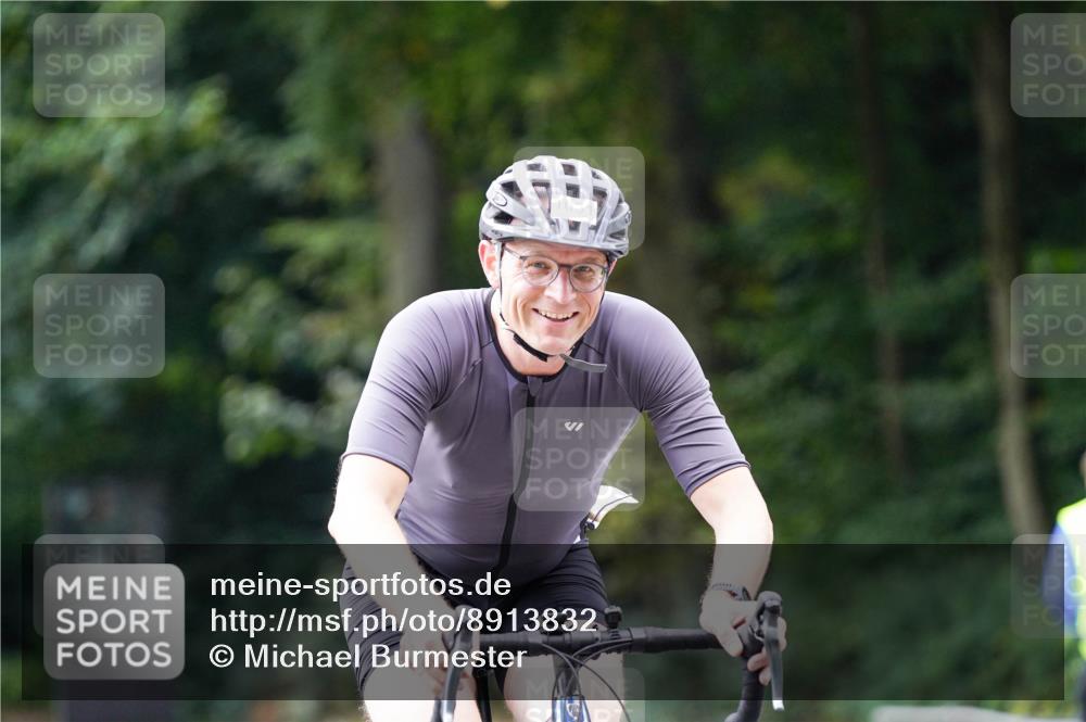 14.09.2025 - Stadtparktriathlon Michael Burmester http://msf.ph/oto/8913832 14.09.2025 12:08:10 Radfahren 1031, 1057, 1062, 1099, 1168, 1200, 1215 meine-sportfotos.de