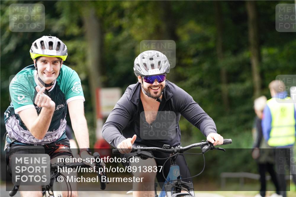 14.09.2025 - Stadtparktriathlon Michael Burmester http://msf.ph/oto/8913837 14.09.2025 12:08:15 Radfahren 1031, 1062, 1099, 1168, 1200, 1215 meine-sportfotos.de