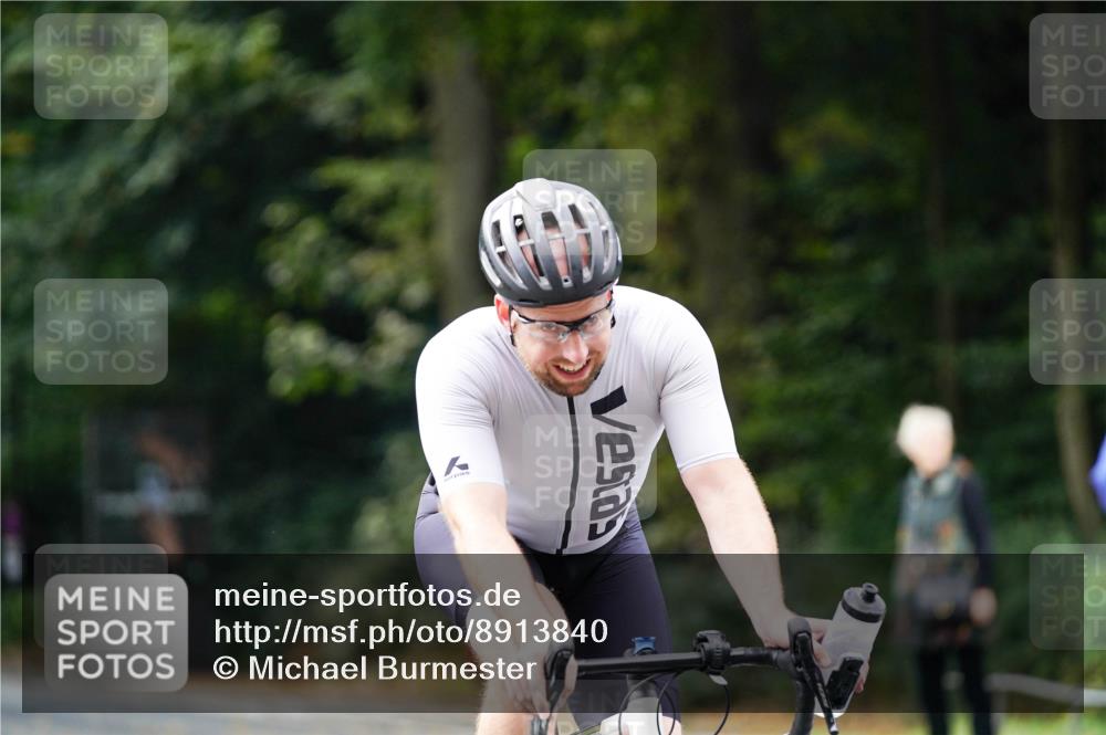 14.09.2025 - Stadtparktriathlon Michael Burmester http://msf.ph/oto/8913840 14.09.2025 12:08:17 Radfahren 1062, 1099, 1168, 1200, 1215 meine-sportfotos.de