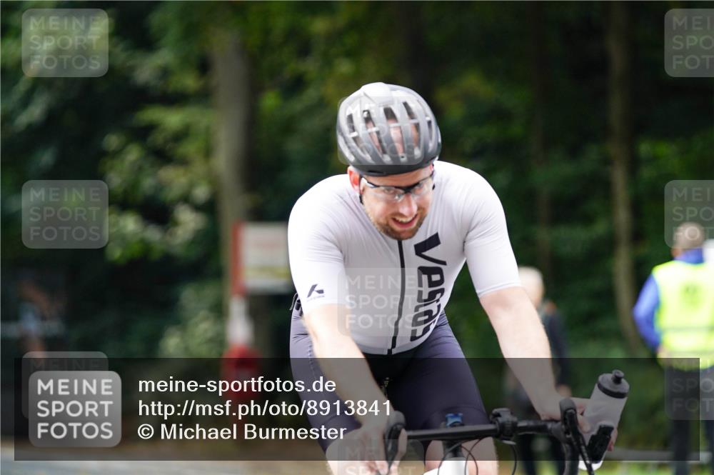 14.09.2025 - Stadtparktriathlon Michael Burmester http://msf.ph/oto/8913841 14.09.2025 12:08:17 Radfahren 1062, 1099, 1168, 1200, 1215 meine-sportfotos.de
