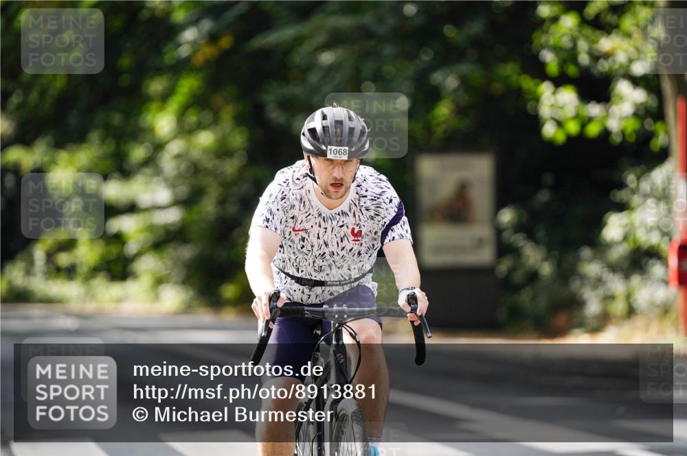 14.09.2025 - Stadtparktriathlon Michael Burmester http://msf.ph/oto/8913881 14.09.2025 12:15:59 Radfahren 1068, 1185, 1193, 1194, 1311 meine-sportfotos.de