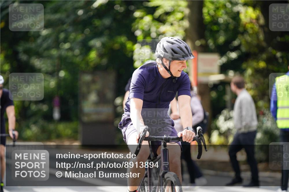 14.09.2025 - Stadtparktriathlon Michael Burmester http://msf.ph/oto/8913894 14.09.2025 12:16:33 Radfahren 1057, 1098, 1150, 1182, 1187, 1301 meine-sportfotos.de