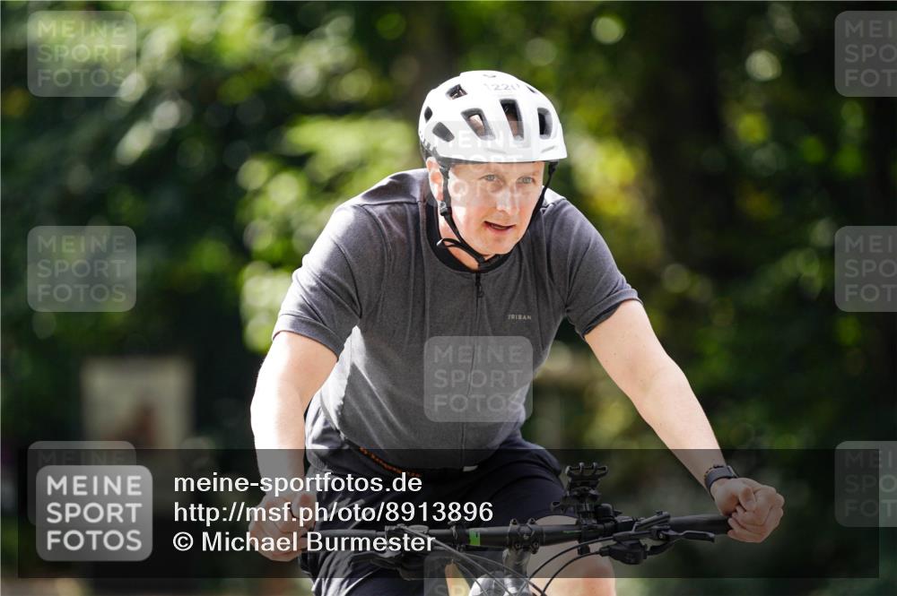 14.09.2025 - Stadtparktriathlon Michael Burmester http://msf.ph/oto/8913896 14.09.2025 12:17:49 Radfahren 1141, 1167, 1205, 1220, 1224, 1310 meine-sportfotos.de