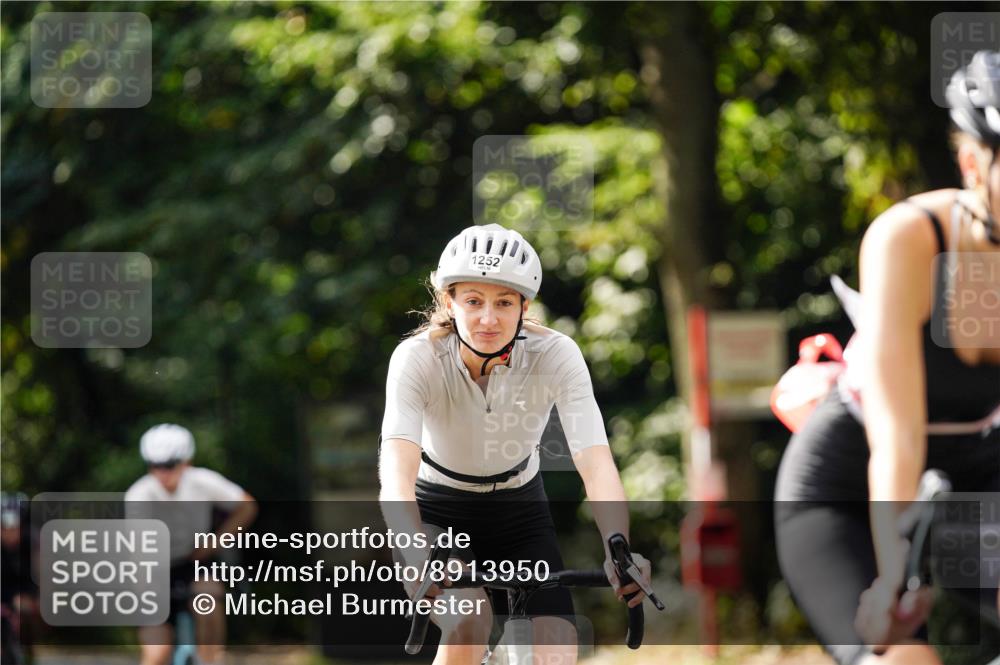 14.09.2025 - Stadtparktriathlon Michael Burmester http://msf.ph/oto/8913950 14.09.2025 12:19:44 Radfahren 1146, 1157, 1223, 1242, 1252, 1286, 1296 meine-sportfotos.de