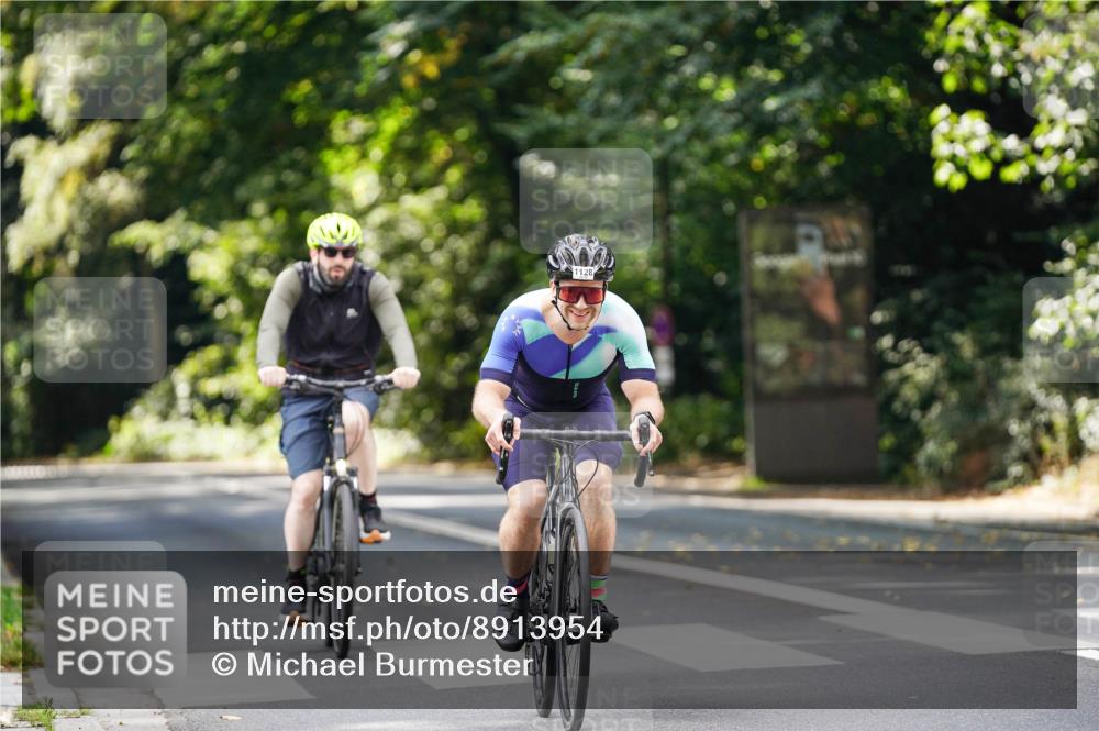 14.09.2025 - Stadtparktriathlon Michael Burmester http://msf.ph/oto/8913954 14.09.2025 12:19:52 Radfahren 1117, 1128, 1157, 1223, 1296 meine-sportfotos.de