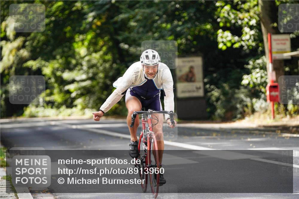 14.09.2025 - Stadtparktriathlon Michael Burmester http://msf.ph/oto/8913960 14.09.2025 12:20:07 Radfahren 1123, 1155 meine-sportfotos.de