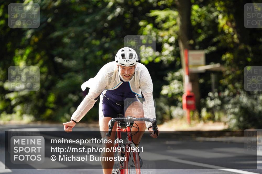 14.09.2025 - Stadtparktriathlon Michael Burmester http://msf.ph/oto/8913961 14.09.2025 12:20:07 Radfahren 1123, 1155 meine-sportfotos.de