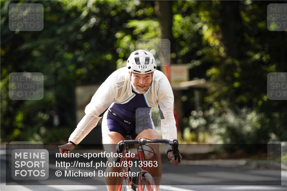 14.09.2025 - Stadtparktriathlon Michael Burmester http://msf.ph/oto/8913963 14.09.2025 12:20:07 Radfahren 1123, 1155 meine-sportfotos.de