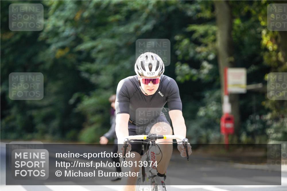14.09.2025 - Stadtparktriathlon Michael Burmester http://msf.ph/oto/8913974 14.09.2025 12:20:45 Radfahren 1137, 1171 meine-sportfotos.de