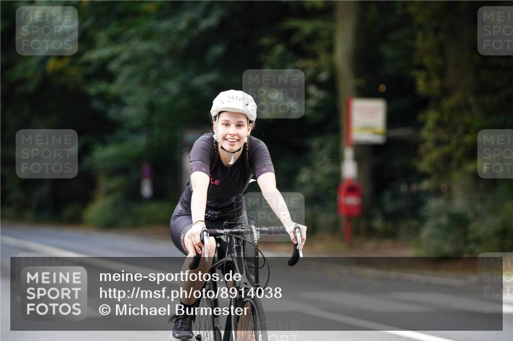 14.09.2025 - Stadtparktriathlon Michael Burmester http://msf.ph/oto/8914038 14.09.2025 12:22:25 Radfahren 1199, 1214, 1251, 1278, 1292 meine-sportfotos.de